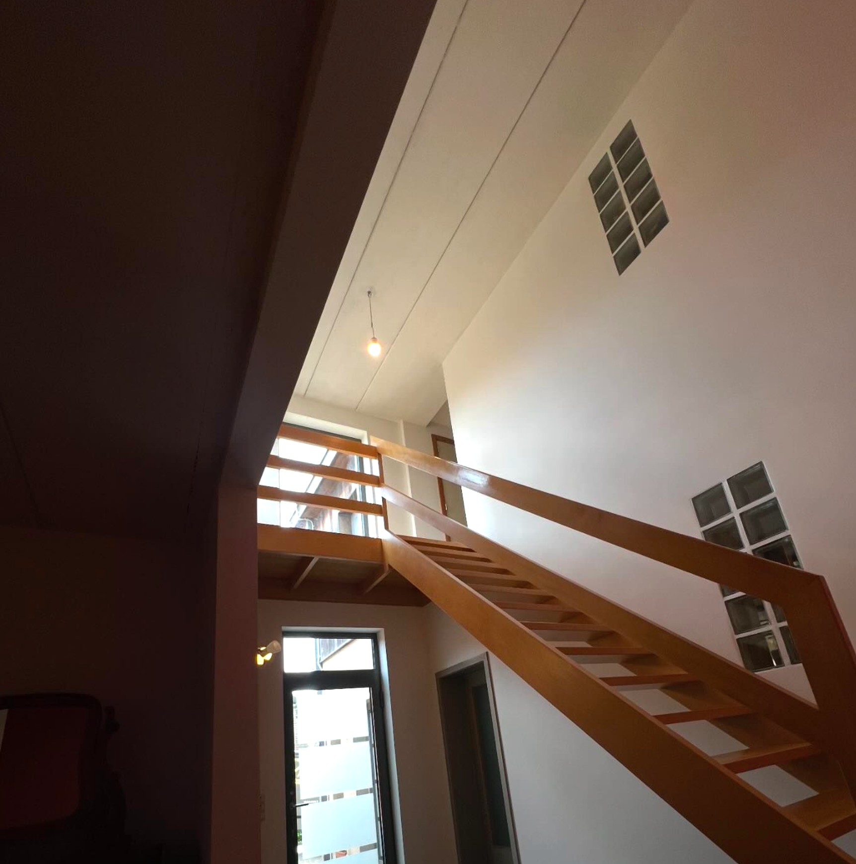 Renovatie van inkomhal, trappenhal en gang